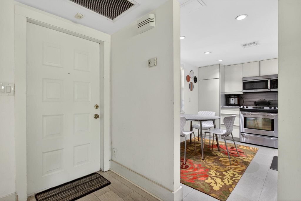 901 W Cypress Lane #103, photo 3