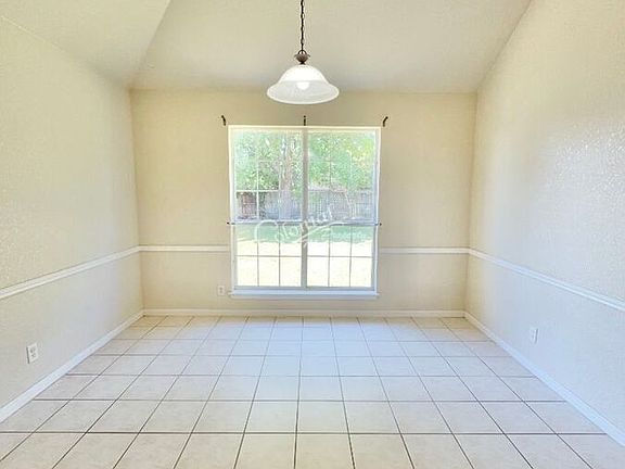 5th image of 2032 Stonehenge Dr