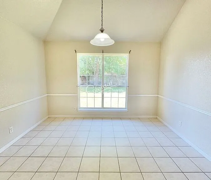 2032 Stonehenge Dr — Photo 5
