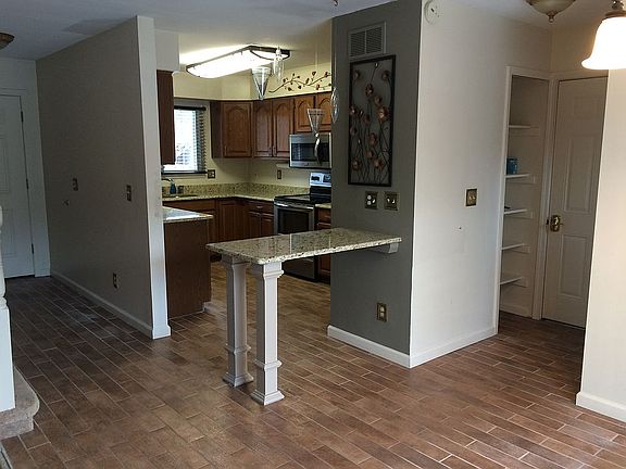 3rd image of 6137 Hinckley St