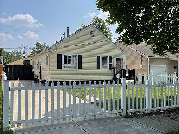2nd image of 18601 Rockland Ave