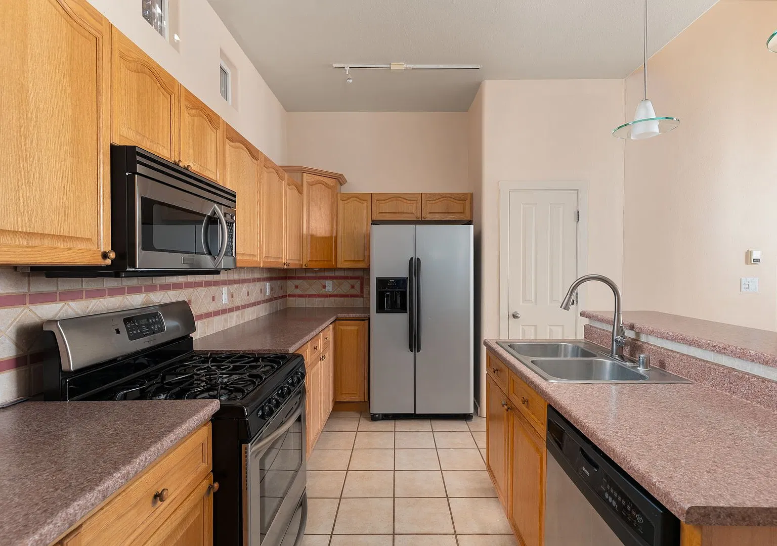 16 Prairie Crest — Photo 3