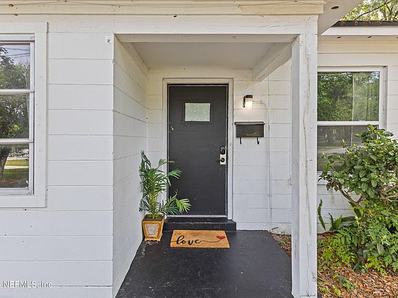 4th image of 261 GLYNLEA Road