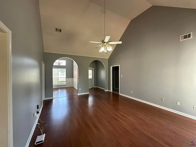 225 Autumn Woods Dr — Photo 7