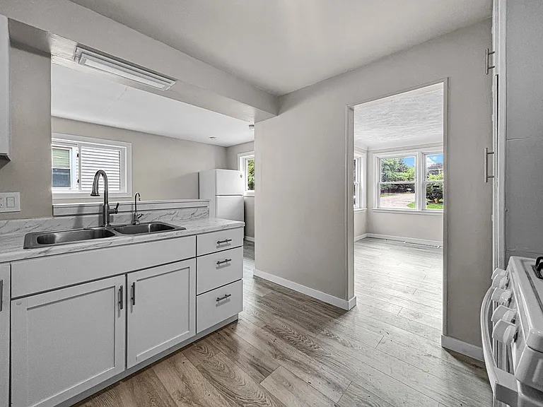 2100 Dawson Ave NE — Photo 3