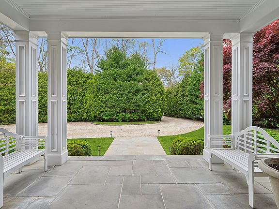 4th image of 10 W Hills Ct
