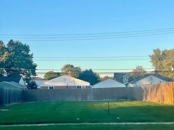 23017 E Thirteen Mile Rd, Saint Clair Shores, MI 48082