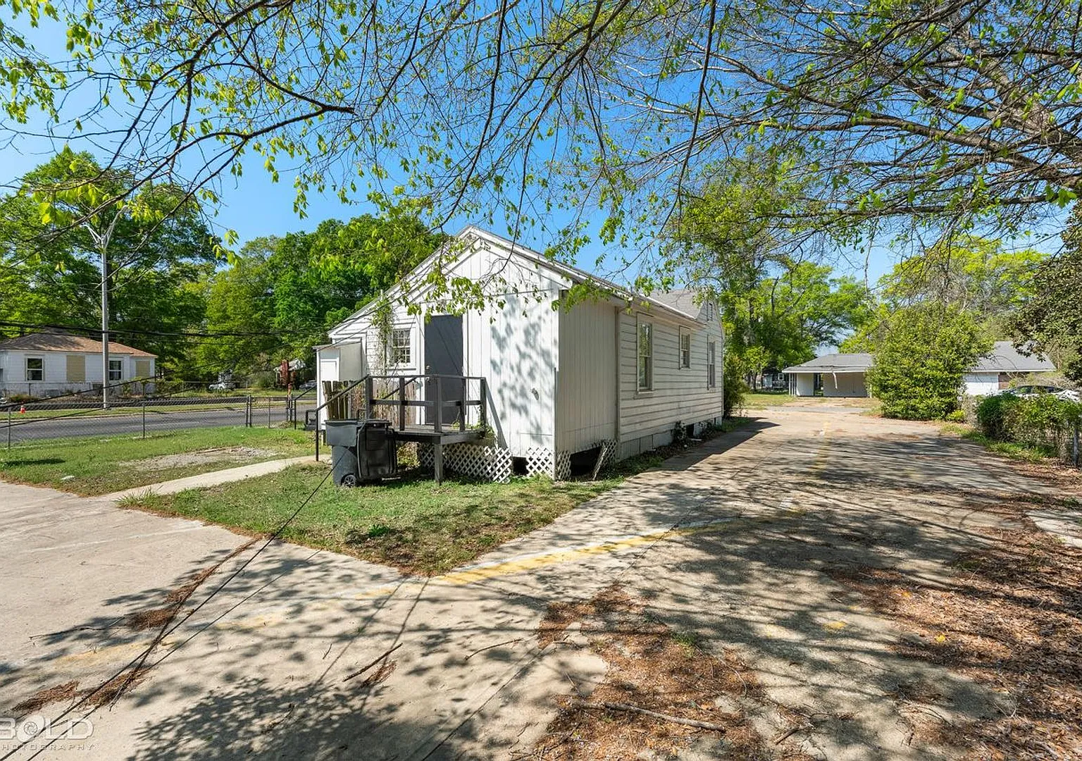 Commercial Property Available — Photo 4
