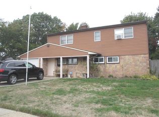 184 Elm Dr E, Levittown, NY 11756