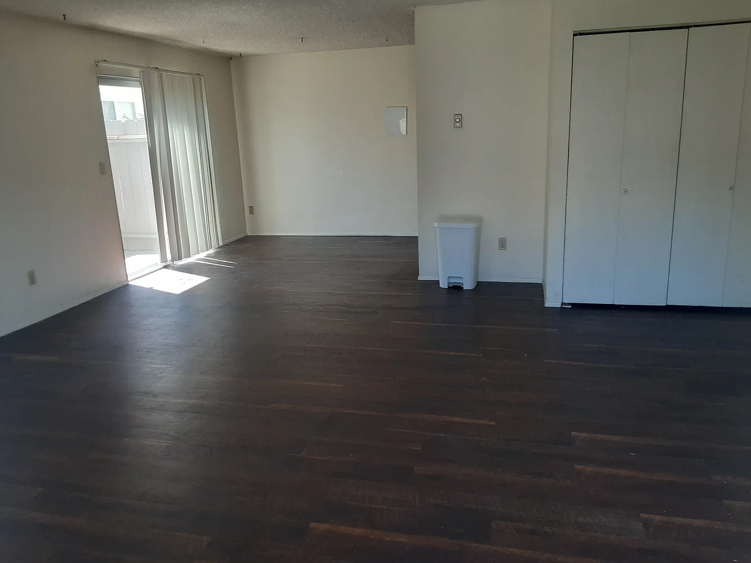 3 bed, 1170 sqft, $3,900 — Photo 2