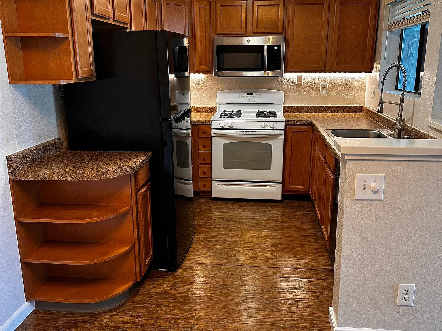 1 bed, 714 sqft, $2,350 — Photo 1