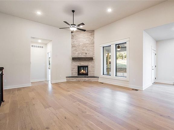 4th image of 7080 Glenn Ln