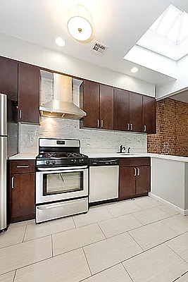 Rented by Perry Associates NYC Inc | media 13