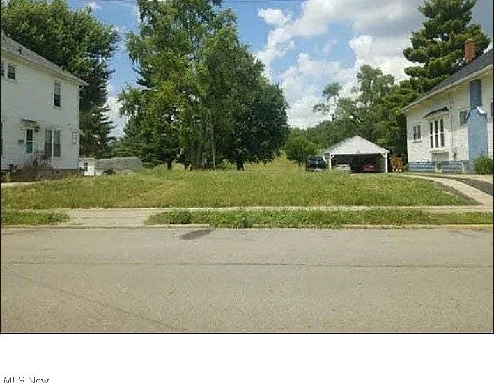 1st image of 434 E Greene St
