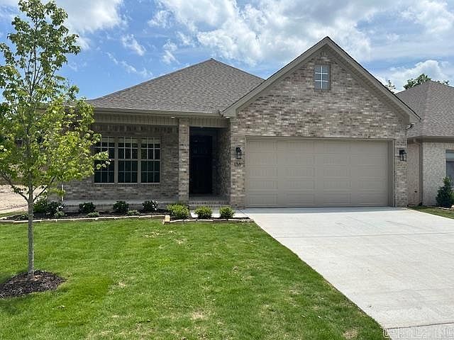 1st image of 136 Woodlands Park Dr