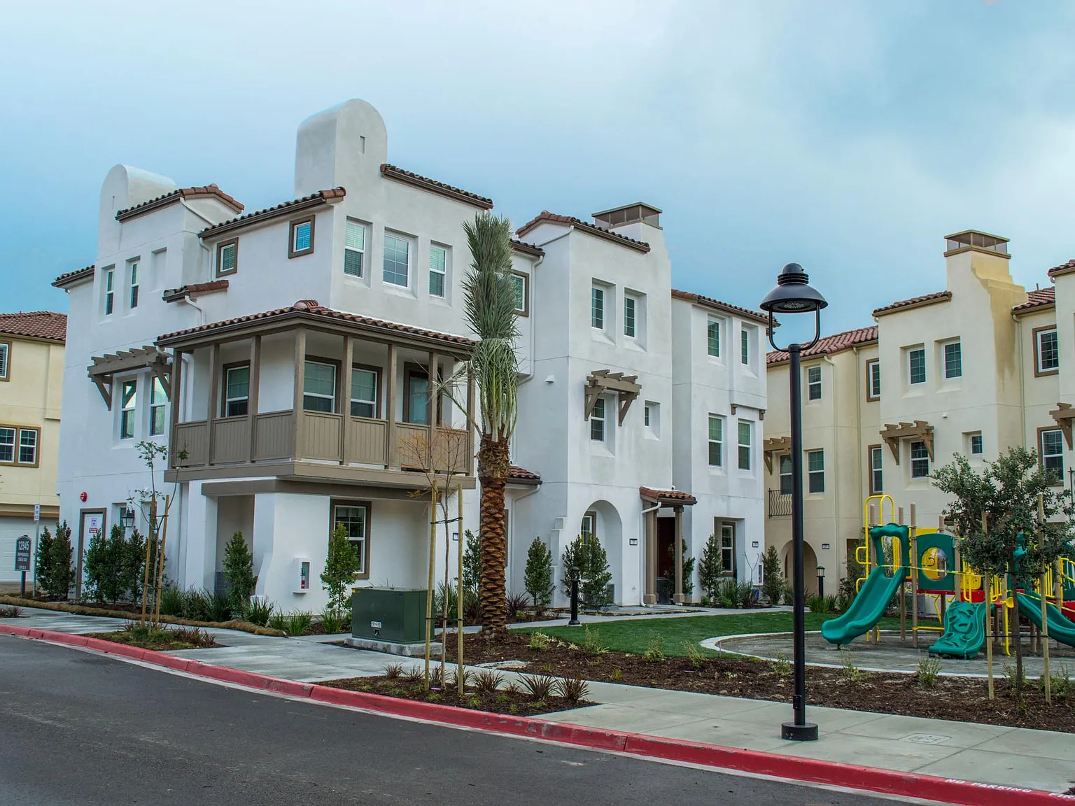 2 bed, 2.5 bath, 1207 sqft, $4,250 — Photo 1