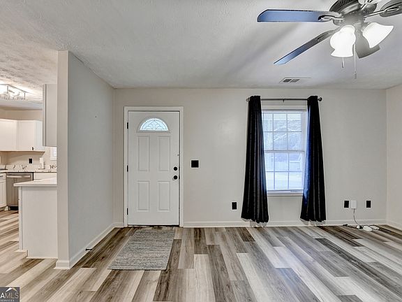 4th image of 801 Davis St