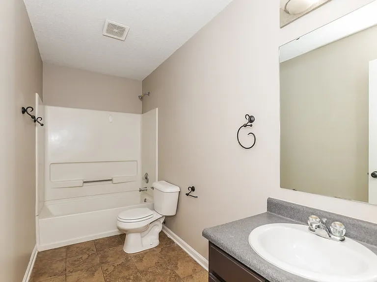 8234 Gathering Cir — Photo 16