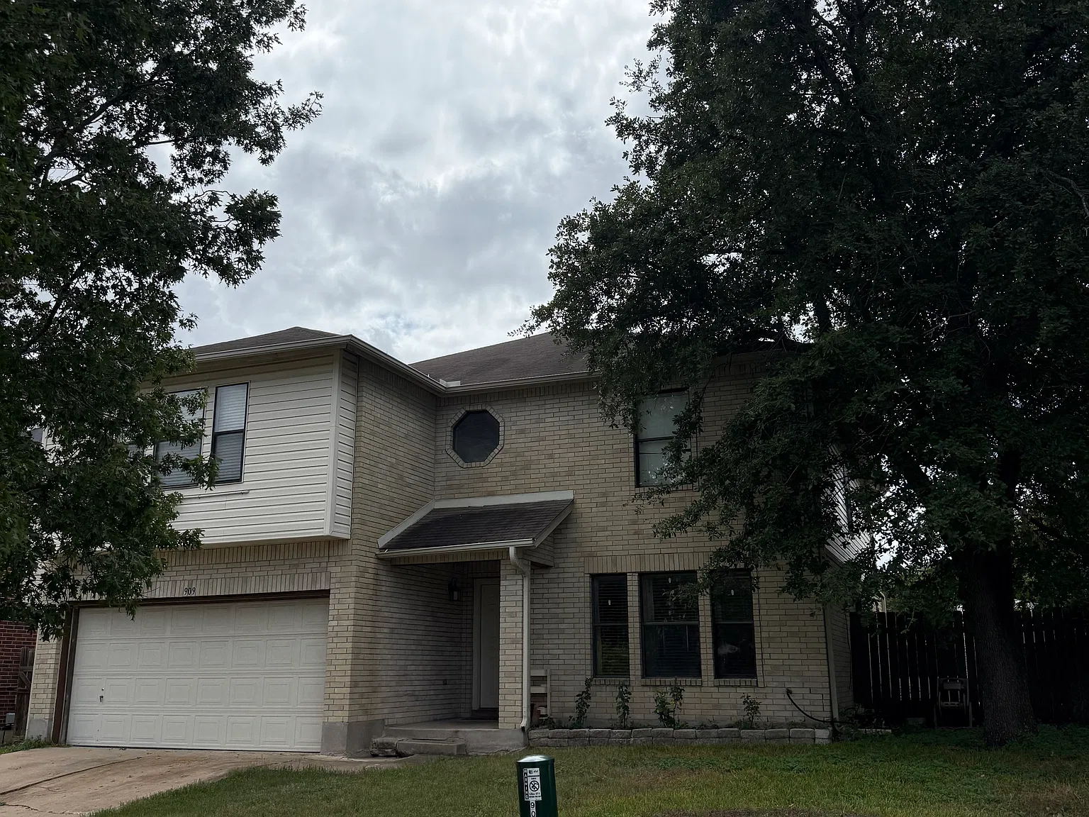 4 bed, 2.5 bath, 3090 sqft, $2,400 — Photo 3