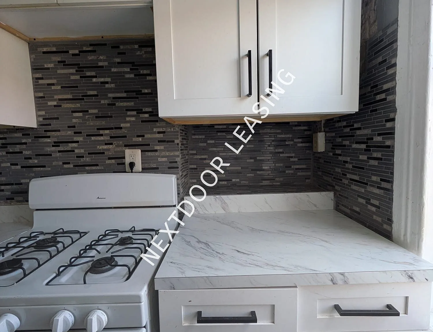 8 St Pauls Ave — Photo 2