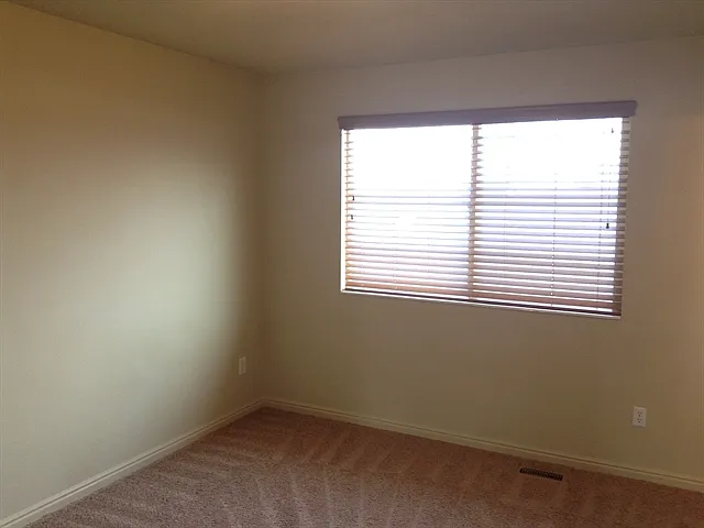 612 E 550 N — Photo 11
