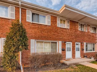 1148 N Boxwood Dr #B, Mount Prospect, IL