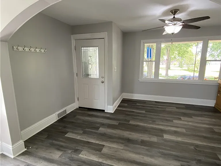 811 Columbus Pkwy — Photo 2