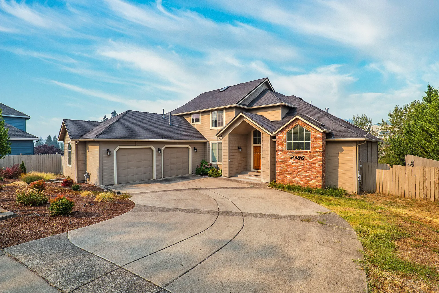 2386 Robertson Crst photo 1