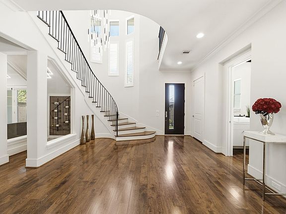 3rd image of 6011 Burgoyne Rd #A