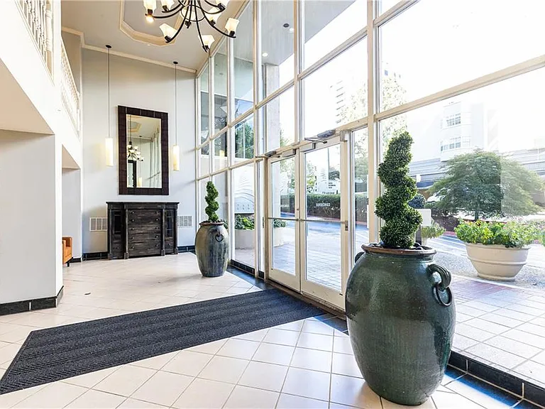 2479 Peachtree Rd NE #1010 — Photo 25