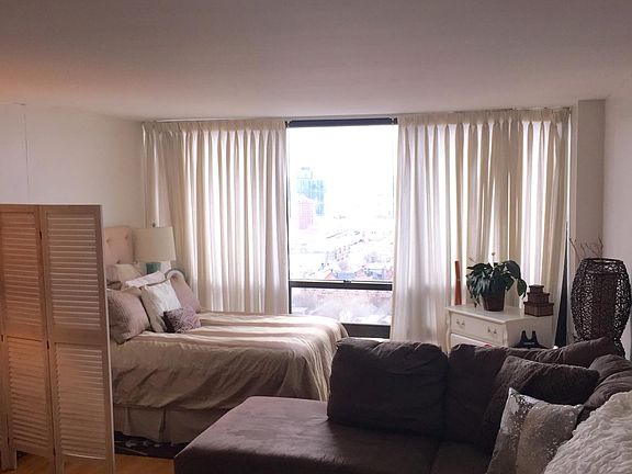 3rd image of 1636 N Wells St #30