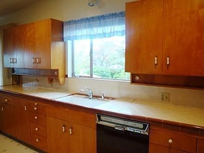 3rd image of 926 Ventura Dr