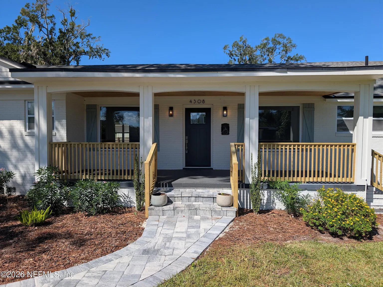 3 bed, 2.0 bath, 2034 sqft, $3,900 — Photo 2