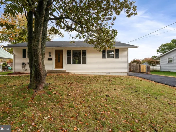 904 Hopton Rd, Woodbridge, VA 22191