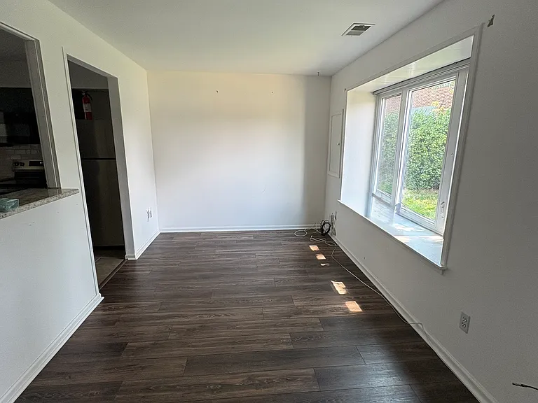 front dining room/sitting area