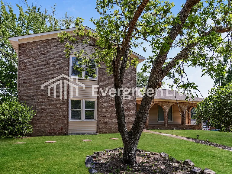 3122 Fieldstone Cir — Photo 2