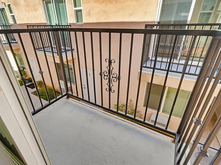 630 8th Ave #2 — Photo 8