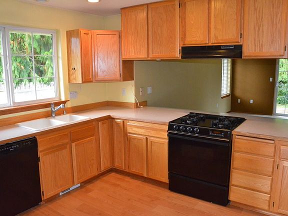 5th image of 8043 Deschutes Ct SE