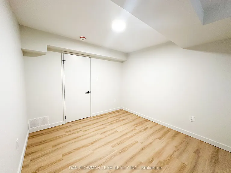 813 Groveland Ave #BASEMENT — Photo 12