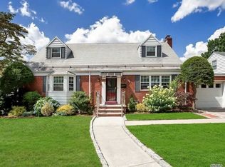 106 Sydney Ave, Malverne, NY 11565