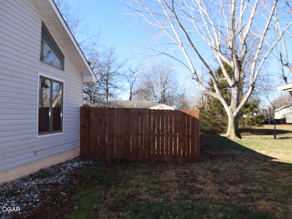 5th image of 517 N Parmenter Ave