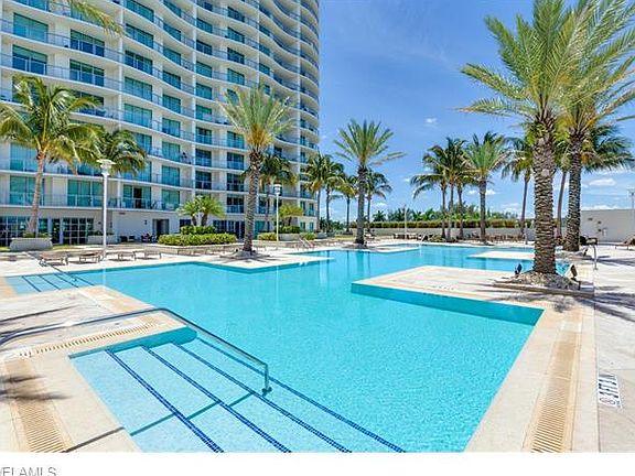 4th image of 3000 Oasis Grand Blvd #Lph7