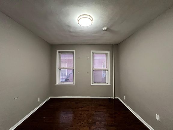 4th image of 165 W 48th St #1E