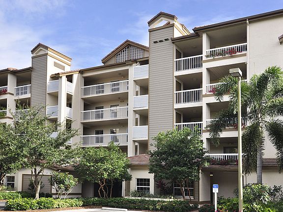 2nd image of 26900 Wedgewood Dr APT 303