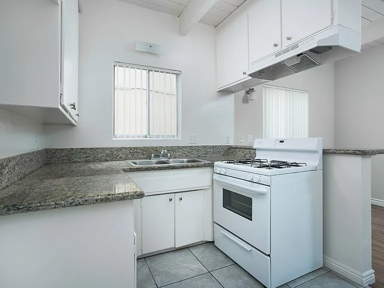 5418 Willowcrest Ave #4 — Photo 6