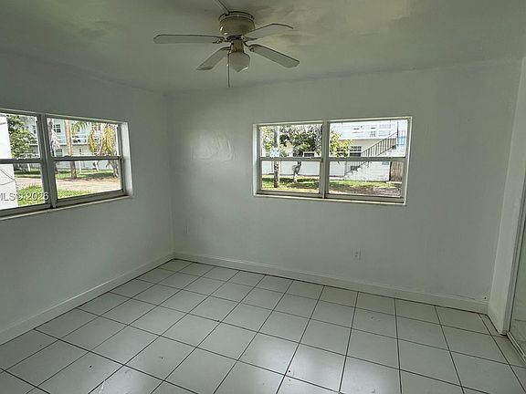 4th image of 1420 NE 171st St APT 2