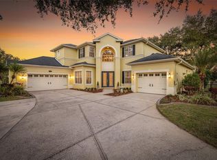 2102 Chestnut Forest Dr, Tampa, FL 33618