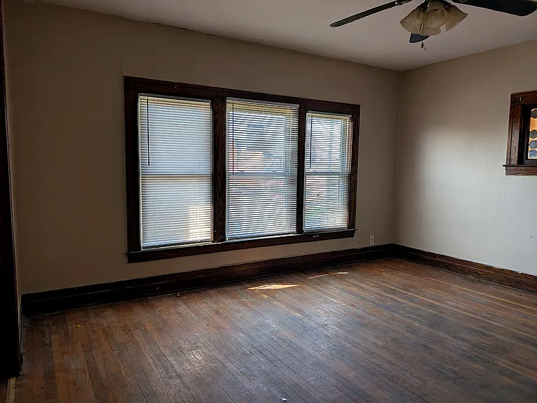 30 W Henry St — Photo 5