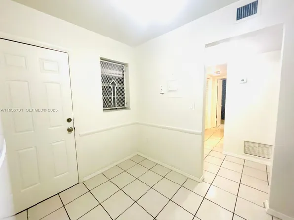 1550 NE 191st St APT 306, Miami, FL 33179