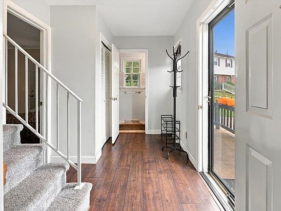 4th image of 166 Westhampton Ct